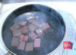 鸭血旺烧丝瓜的做法图解3