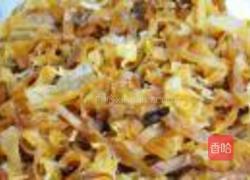 白菜拌蛰皮的做法图解1