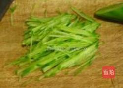 素炒双色萝卜丝的做法图解1