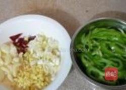 辣炒鸡心洋葱片的做法图解3