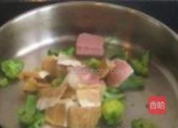 火腿香干炒西兰花的做法图解5