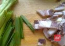 腊肉炒冬笋的做法图解2