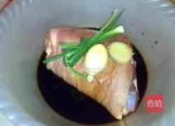 冰糖肘子的做法图解1