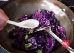 腊肠紫甘蓝的做法图解8