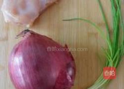 洋葱鸡肉片的做法图解1
