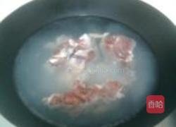 猪骨萝卜汤的做法图解1