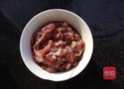 韭黄炒肉丝儿的做法图解3