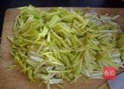 韭黄炒肉丝儿的做法图解5