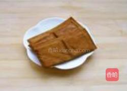 熏干拌苦瓜的做法图解2