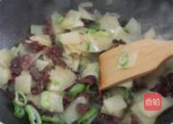 腊鸭胗焖大头菜的做法图解10