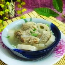 莲藕月牙骨头汤的做法[图]