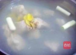 莲藕月牙骨头汤的做法图解8