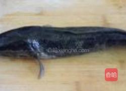 清蒸生鱼的做法图解1