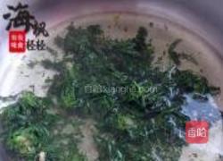 荠菜腊肠煲仔饭的做法图解2