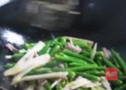 雪菜冬笋辣椒的做法图解3