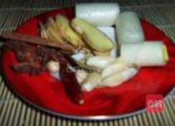 排骨焖土豆的做法图解2