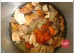 土茯苓茨实薏米煲瘦肉的做法图解4