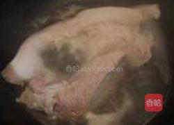 玫瑰花香红烧肉的做法图解5