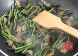 蕨菜炒腊肉的做法图解9