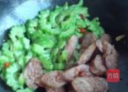 苦瓜炒腊肠的做法图解9