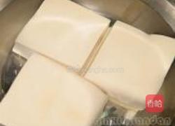 香肠炒豆腐的做法图解1