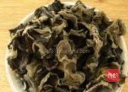 青芥辣拌木耳的做法图解1
