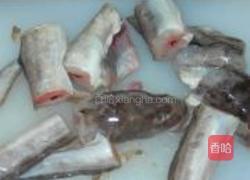 鲶鱼炖豆腐的做法图解2