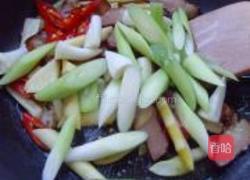 腊肉炒笋尖的做法图解5