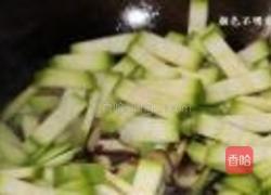 西葫芦炒香菇的做法图解4