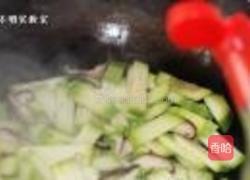 西葫芦炒香菇的做法图解5