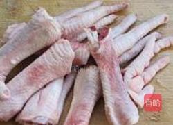 香菇黄豆凤爪汤的做法图解1