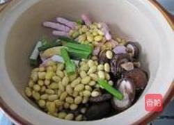 香菇黄豆凤爪汤的做法图解5