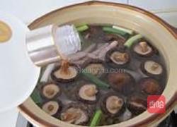 香菇黄豆凤爪汤的做法图解6