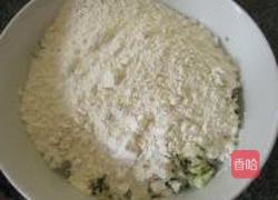 香甜煎槐花饼的做法图解2