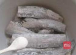 香煎咸带鱼的做法图解2