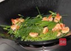韭菜花炒虾仁的做法图解6