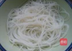 菌汤三鲜米线的做法图解1