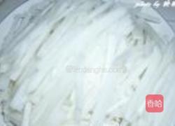椒盐白萝卜丝的做法图解1