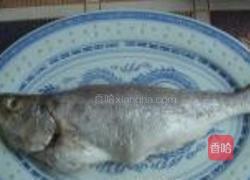 干烧黄鱼的做法图解1