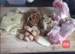 什锦海味猪骨汤的做法图解1