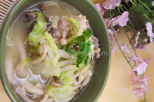 排骨熬双菇白菜