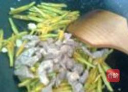 鲜黄花菜滑肉丝的做法图解6