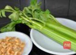 西芹炒腰果的做法图解1