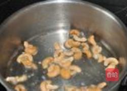 西芹炒腰果的做法图解2