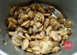 韭苔花蛤肉的做法图解1