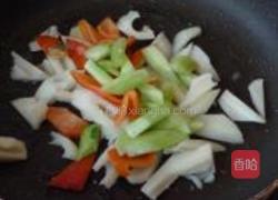 莲藕青瓜炒鸡丁的做法图解6