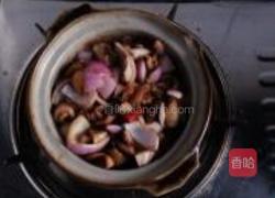 砂锅墨鱼仔的做法图解7