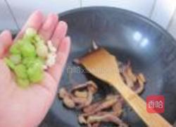 肉丝蒜薹的做法图解4