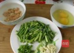 鸡蛋海米炖蒜薹的做法图解2