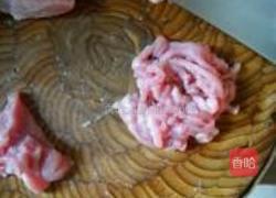 蒜苗杏鲍菇肉丝的做法图解1